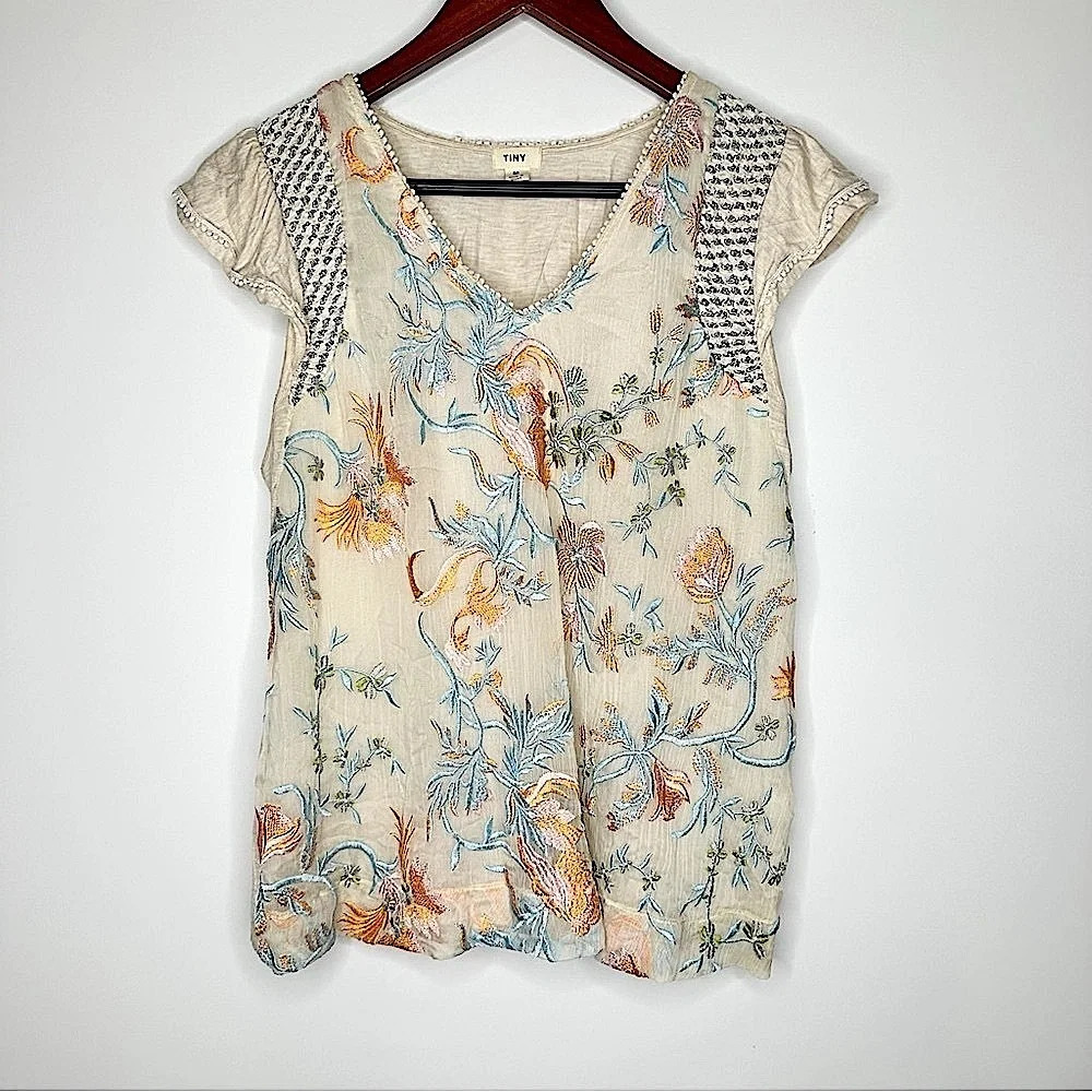 Anthropology Freida Floral Embroidered Flutter Sleeve Top Size Medium - Picture 7 of 7